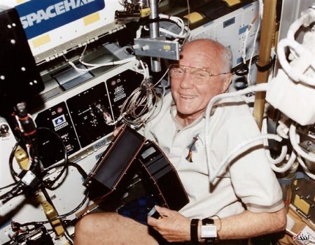 در گذشت جان گلن اولین فضانوردی که مدار زمین را دور زد