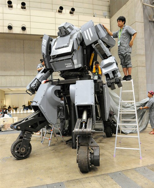 نبرد سهمگین رباتهای غول پیکر در ژاپن؛ Eagle Prime و Kuratas -3
